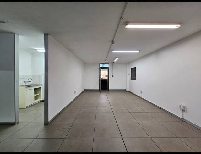 332M² WAREHOUSE TO LET IN LINBRO PARK
